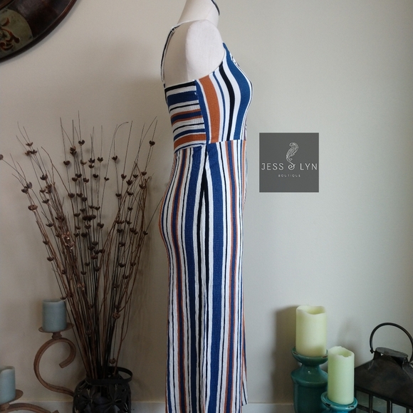 🆕 Striped Jumpsuit w/Keyhole Detail - Picture 12 of 17